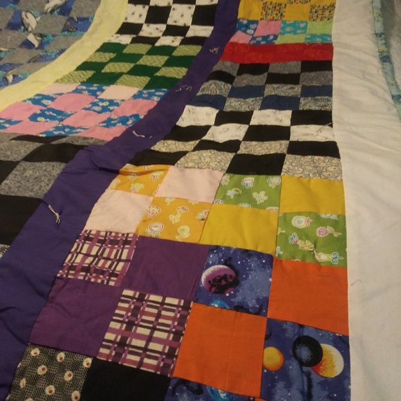2207 Hand Crafted Multi Color Quilt - Picture 4 of 9